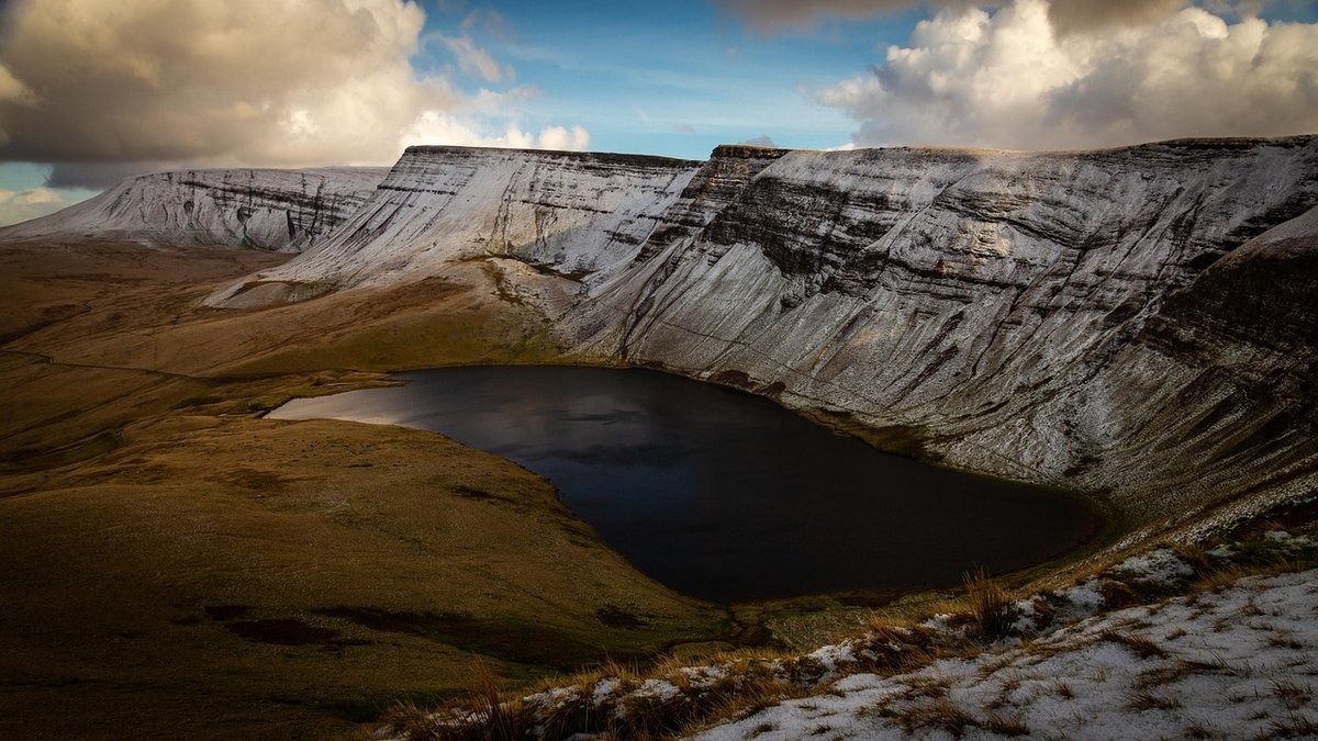 How to Photograph Waves Without Damaging Your Camera