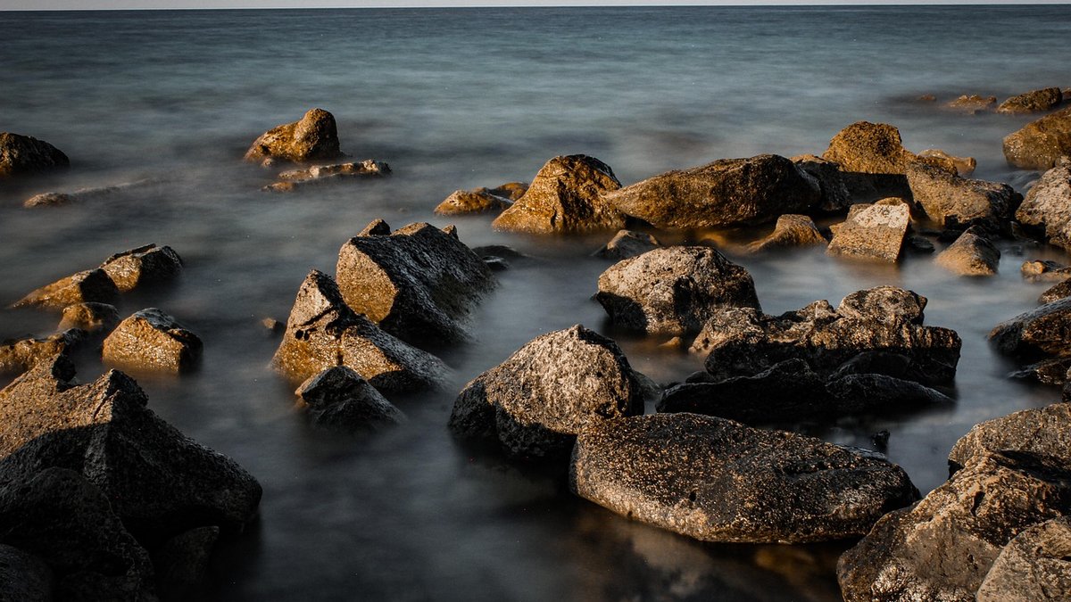 Safe Rock Pooling with Children on Holiday